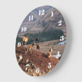 Rotwild in Glen Etive, Highlands of Scotland Große Wanduhr (Winkel)