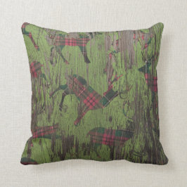 Rotwild-kariertes rustikales grünes kissen