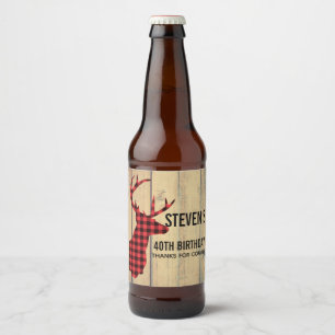 Rotwild-Kopf mit den Geweihen auf dem Imitat Bierflaschenetikett