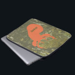 Rotwild-Kopf u. Tarnungs-Elektronik-Tasche Laptopschutzhülle<br><div class="desc">Eine Elektroniktasche,  die eine Illustration eines orange Rotwilds kennzeichnet,  gehen über einem Hintergrund der Tarnung voran.  Personifizieren Sie mit Ihrem Namen.</div>