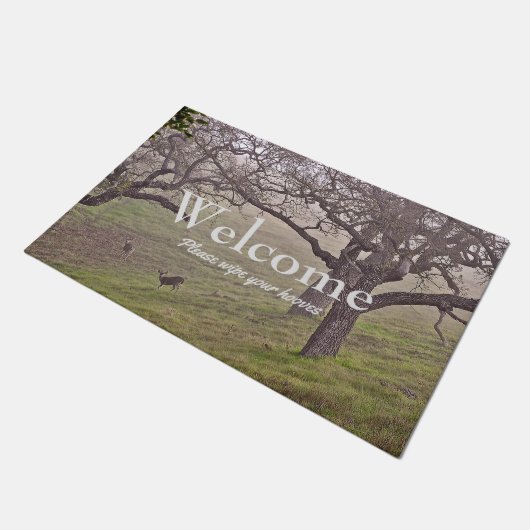 Rotwild und Bäume Fußmatte (Schrägansicht)