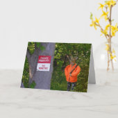 Rotwildjäger im Holz mit Zeichen Karte (Gelbe Blume)