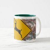 Rotwildüberfahrt Zweifarbige Tasse (VorderseiteRechts)