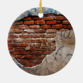 Rotziegel unter Graffiti-Zementmauer Keramik Ornament (Hinten)