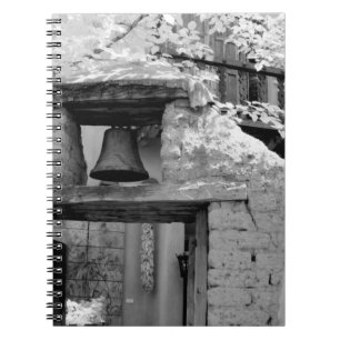 Rough adobe bell in entrway, Santa Fe, New Notizblock