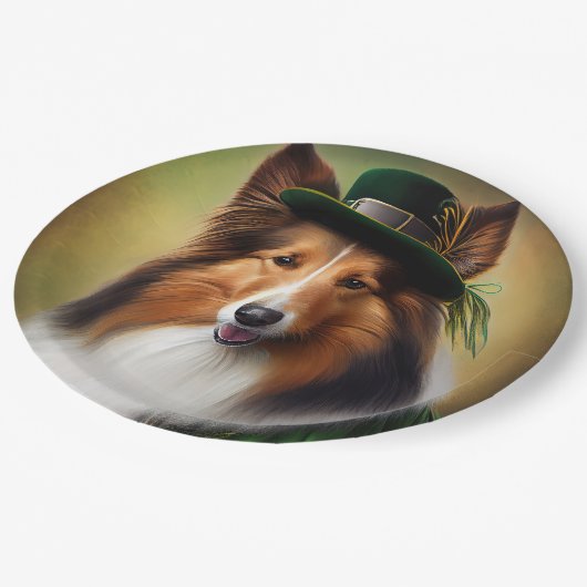 Rough Collie Dog in St. Patrick's Day Dress Pappteller (Schrägansicht)