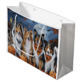 Rough Collie Halloween Spooky Große Geschenktüte (Vorderseite Schrägansicht)