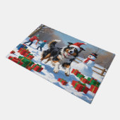 Rough Collie läuft im Schnee mit Weihnachtshut Fußmatte (Schrägansicht)