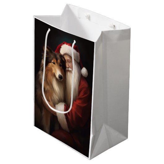 Rough Collie mit dem Weihnachtsmann Feierliche Wei Mittlere Geschenktüte (Vorderseite Schrägansicht)
