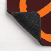 Rough Peace Symbol - Orange auf Dark Brown Mousepad (Ecke)