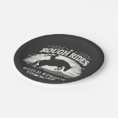 Rough Rides Build Strong Cowboys Western Pappteller (Schrägansicht)