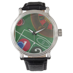 Roulette-Tabelle mit Chips und Rad Armbanduhr