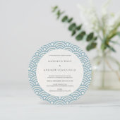 Round Blue + White Wave Muster Einladung Hochzeit (Stehend Vorderseite)