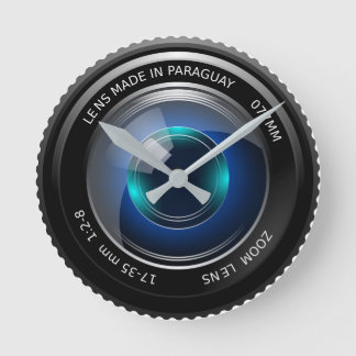 Round faced clock with SLR zoom lens design Runde Wanduhr