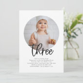 Round Foto Drei Geburtstage Einladung (Stehend Vorderseite)