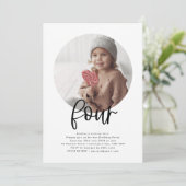 Round Foto Vier Geburtstage Einladung (Stehend Vorderseite)