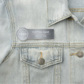 Rounded Brushed Metallic Silver Clothes Mitarbeite Namensschild (Beispiel)