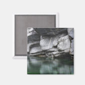 Rounded Rock Cliff by Verzasca River Magnet (Vorderseite/Rückseite)