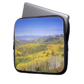 Routinewald in Herbstfarbe, nahe Laptopschutzhülle (Vorderseite Links)