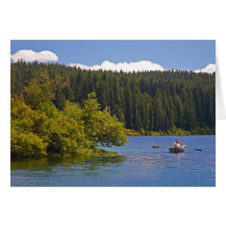 Rowboat auf klarem See