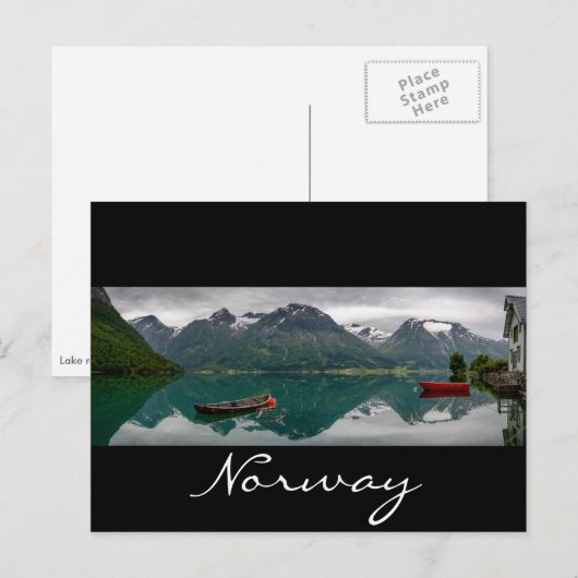 Rowboote mit Reflexion auf der norwegischen schwar Postkarte (Vorne/Hinten)