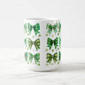 ROWS OF GREEN IRISH CELTIC BOWS KAFFEETASSE (Mittel)