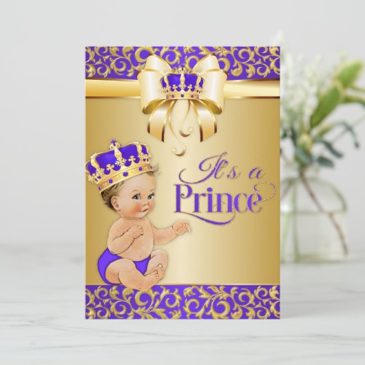 Royal Baby Dusche Lila & Gold Prince Crown Einladung (Stehend Vorderseite)