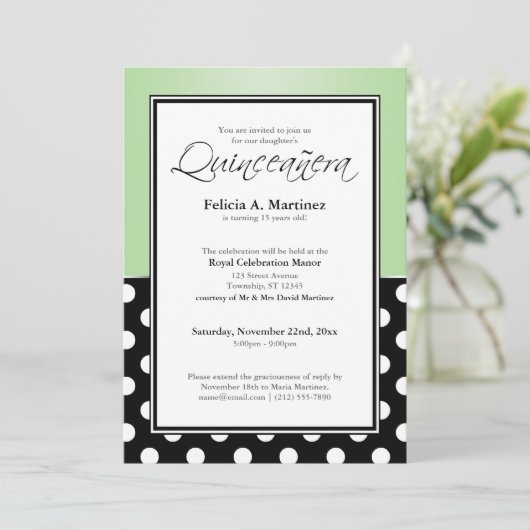 Royal Black Polka Dot Green Quinceañera Einladung (Stehend Vorderseite)