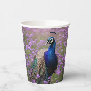 Royal Blau: Blauer Pfau auf Lavendelfeld, Pappbecher