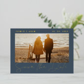 Royal Blue and Gold Foto Wedding Save the Date Folieneinladung (Stehend vorne)