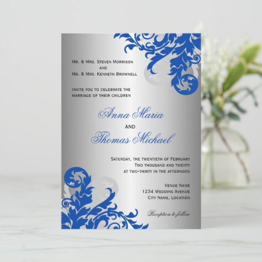 Royal Blue and Silver Blüh Wedding Einladung (Stehend Vorderseite)