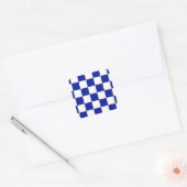 Royal Blue and White Checkered Pattern Quadratischer Aufkleber (Umschlag)