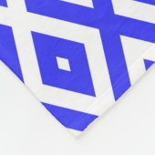 Royal blue and white diamond pattern fleecedecke (Ecke)