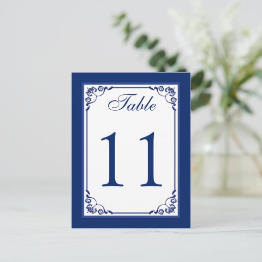 Royal Blue and White Scrolls Tischnummer Card (Stehend Vorderseite)