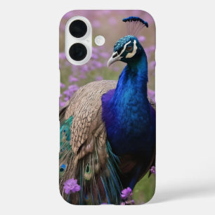 Royal Blue: Blauer Pfau auf Lavendelfeld, iPhone 16 Hülle