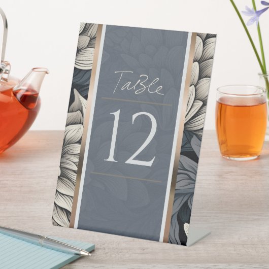 Royal Blue & Champagne White Sockelschild (In Situ)