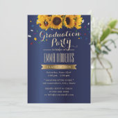 Royal Blue Confetti Graduation Party Einladung (Stehend Vorderseite)