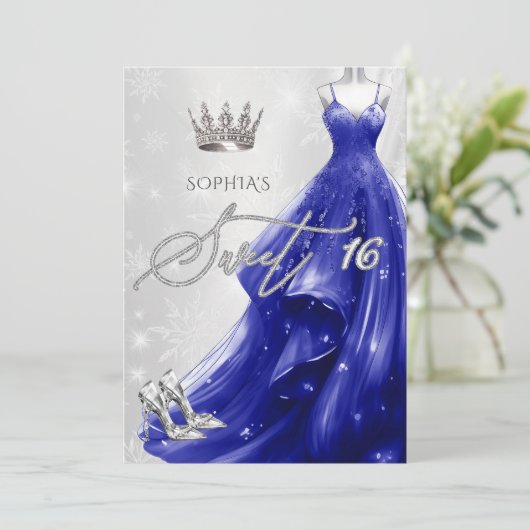 Royal Blue Dress Snowflakes Winter Sweet 16 Einladung (Stehend Vorderseite)