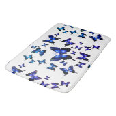 Royal Blue Elegant Whimsical Butterflies Badematte (Schrägansicht)