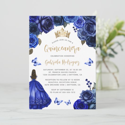 Royal Blue Gold Floral Quinceañera Einladung (Stehend Vorderseite)