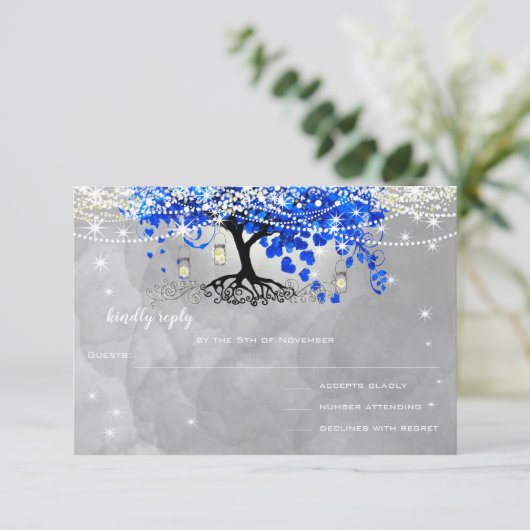Royal Blue Heart Leaf Tree Wedding RSVP Karte (Stehend Vorderseite)