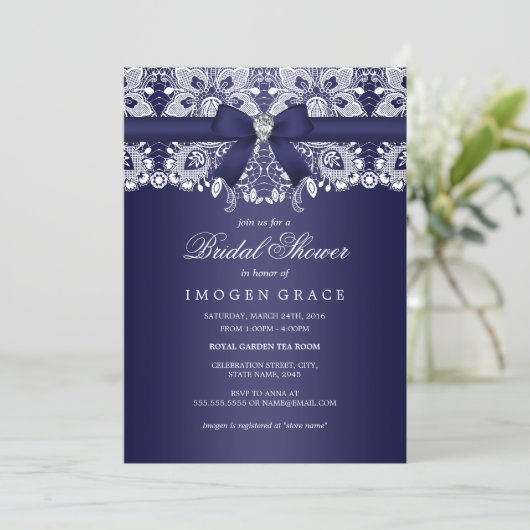 Royal Blue Lace & Bow Brautparty Einladung (Stehend Vorderseite)