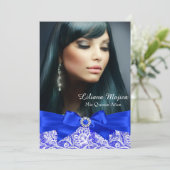 Royal Blue Lace & Jewel Bow Quinceanera Einladung (Stehend Vorderseite)