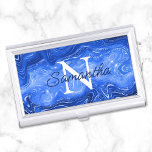 Royal Blue Luxury Agate Glam Monogram Visitenkarten Dose<br><div class="desc">Erstellen Sie Ihre eigene mit Monogramm-schwarz-weiße,  moderne,  minimalistische Visitenkarten-Hülle. Moderne Monoline-Schrift für ihren Namen über einen eher klassischen Schriftart in Monogramm. Im Hintergrund befindet sich ein Imitat,  ein funkelnd Glitzer in marineblau und königsblau,  eine marmorierte Folie in Schichten,  die wie ein Foto gedruckt wird.</div>
