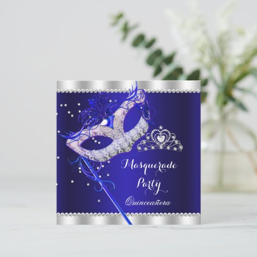 Royal Blue Masquerade Quinceanera Party Maskengemä Einladung (Stehend Vorderseite)