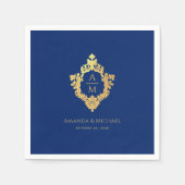 Royal Blue Monogram Wappen Imitate Gold Wedding Serviette (Vorderseite)