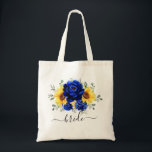 Royal Blue Rustic Sunflower Moderne Wedding Bride Tragetasche<br><div class="desc">Elegante und moderne rustikale Hochzeitstasche mit hellgelber Sonnenblume,  königlich blauen Pfannkuchen,  Babyatemberaubung,  Gipsabila Blumenrahmen / Kranz mit Eukalyptus-Blätter. Weitere passende Designs und Variationen finden Sie in meinem "Blitzweddingpaperie" Shop. Und zögern Sie nicht,  mich für weitere Anpassungen oder Match-Artikel zu kontaktieren.</div>