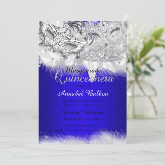 Royal Blue Silver Sparkle Masquerade Quinceanera Einladung (Stehend Vorderseite)