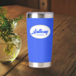 Royal Blue Stylized Wedding Trauzeuge Name Thermobecher<br><div class="desc">Verschenken Sie Ihren Trauzeuge mit diesem trendigen und personalisierten,  rostfreien Edelstahl,  Thermalwäscher mit seinem Namen in stilisierter Schrift in einem weißen ovalen Design. Hintergrundfarbe und Skript ist königsblau. Personalisieren Sie Ihren thermischen Schuster,  indem Sie den Namen des Trauzeugen mit dem gewünschten Namen bearbeiten und ersetzen.</div>