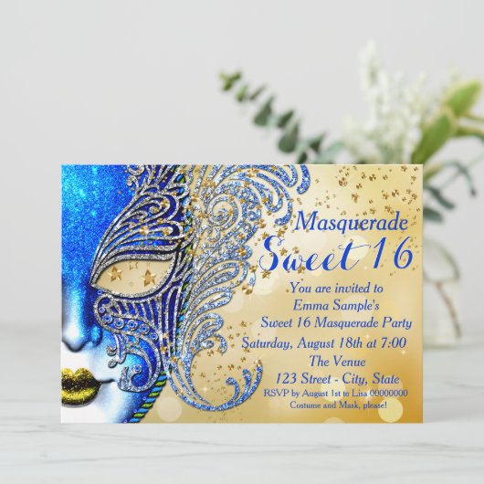 Royal Blue und Gold Sweet 16 Masquerade Party Einladung (Stehend Vorderseite)